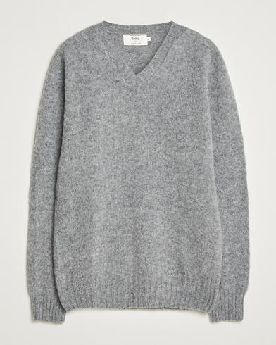 Herr | Harley Of Scotland | Harley Of Scotland Brushed Supersoft Lambswool V-Neck Mid Grey