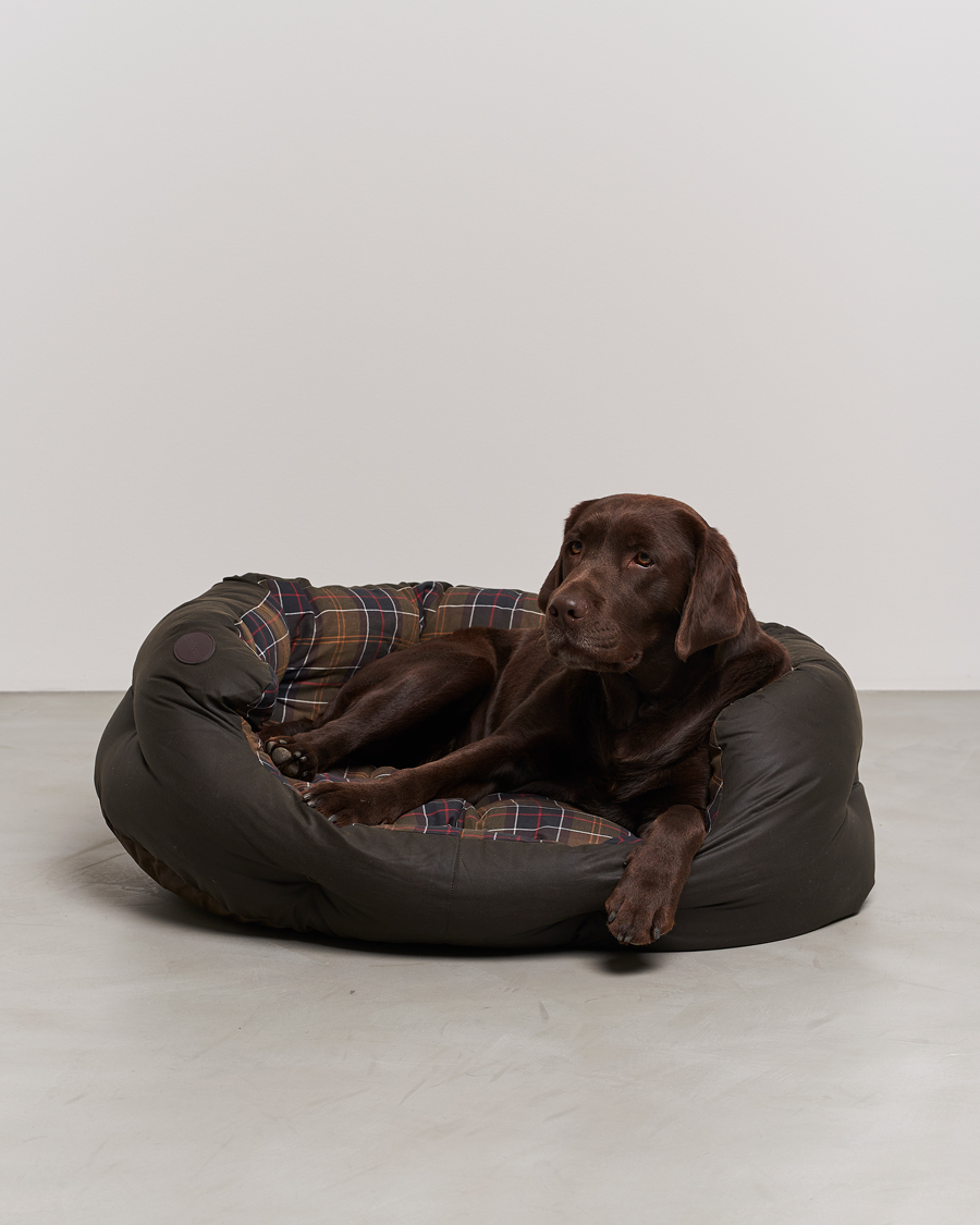 Herr | Best of British | Barbour Lifestyle | Wax Cotton Dog Bed 35' Olive