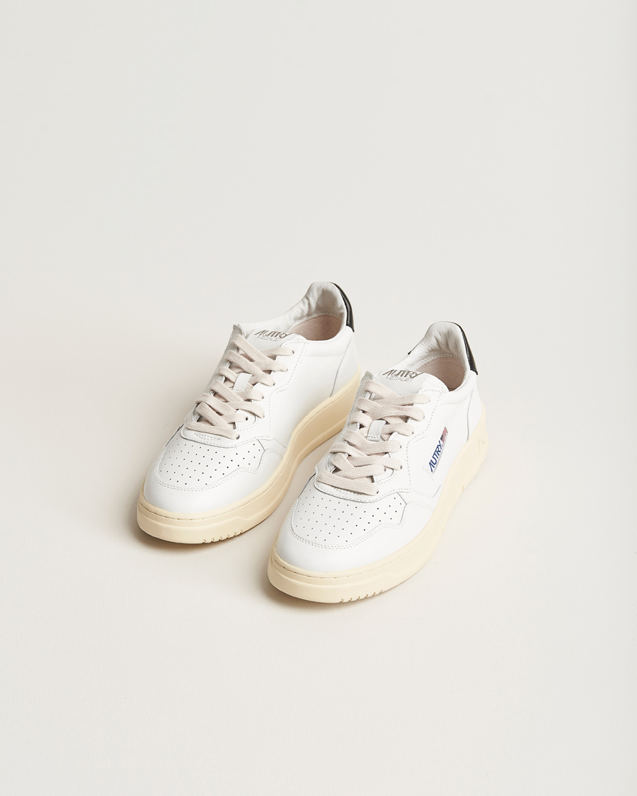 Herr | Svarta sneakers | Autry | Medalist Low Sneaker White/Black