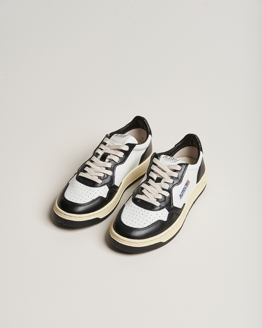 Herr | Svarta sneakers | Autry | Medalist Low Bicolor Leather Sneaker White/Black