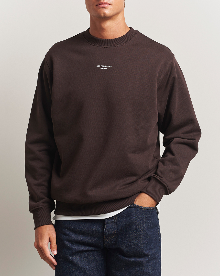 Herr | Tröjor | Drôle de Monsieur | Classic Slogan Sweatshirt Dark Brown