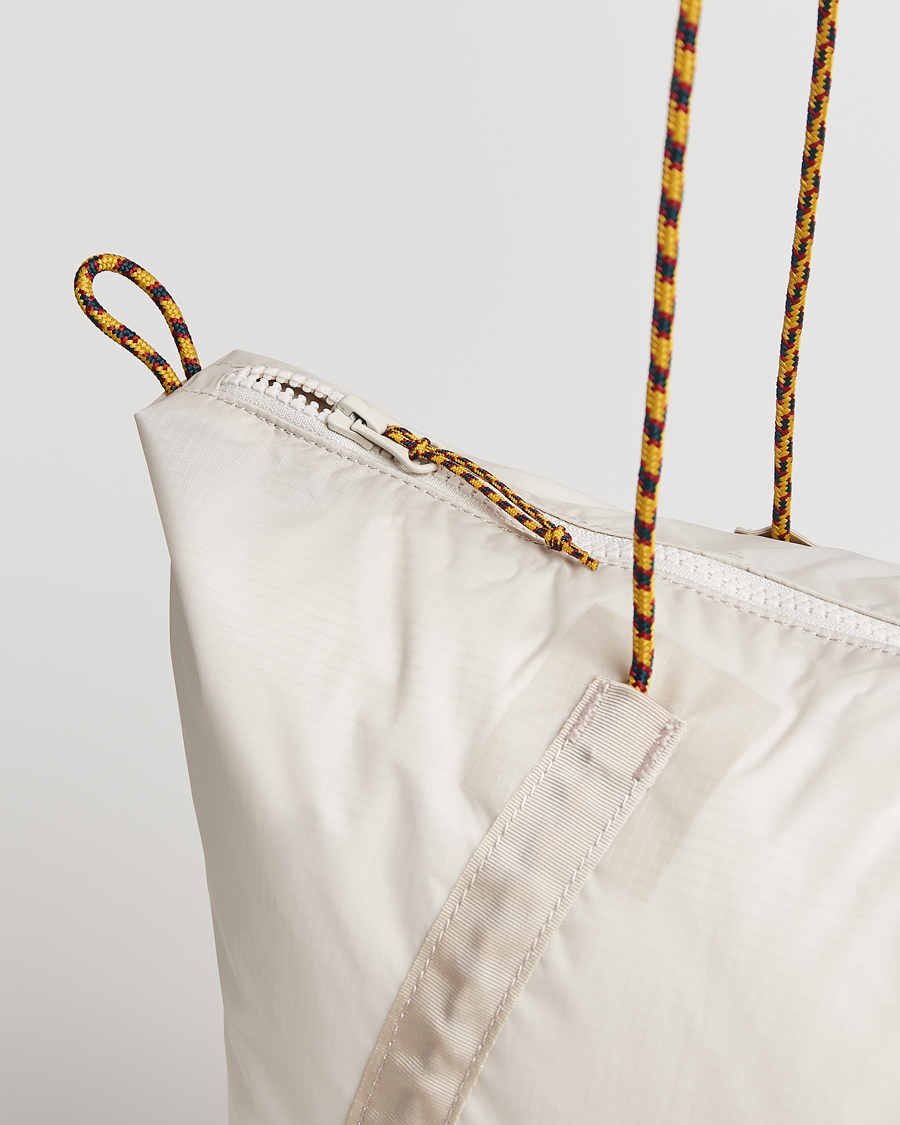 Herr | Väskor | Klättermusen | Gebo 23L Lightweight Totebag Putty Grey