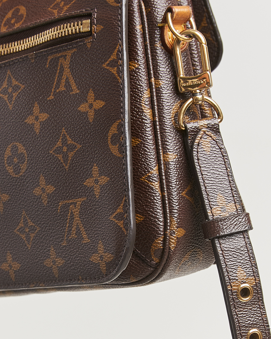 Herr | Gifts for Her | Louis Vuitton Pre-Owned | Pochette Métis Monogram