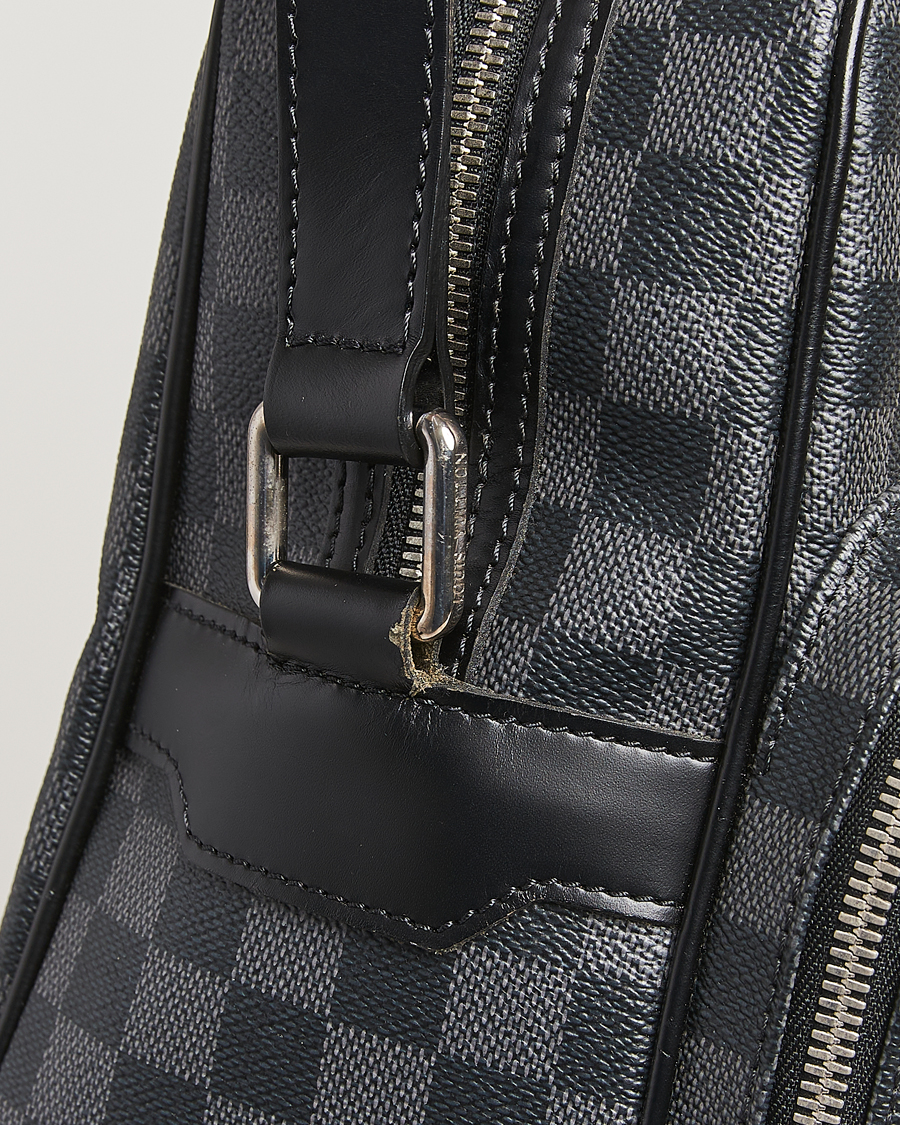 Herr | Pre-Owned & Vintage Bags | Louis Vuitton Pre-Owned | Leoh Shoulder Bag Damier Graphite