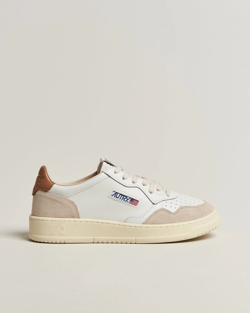 Autry Medalist Low Leather/Suede Sneaker White/Lion – Vit