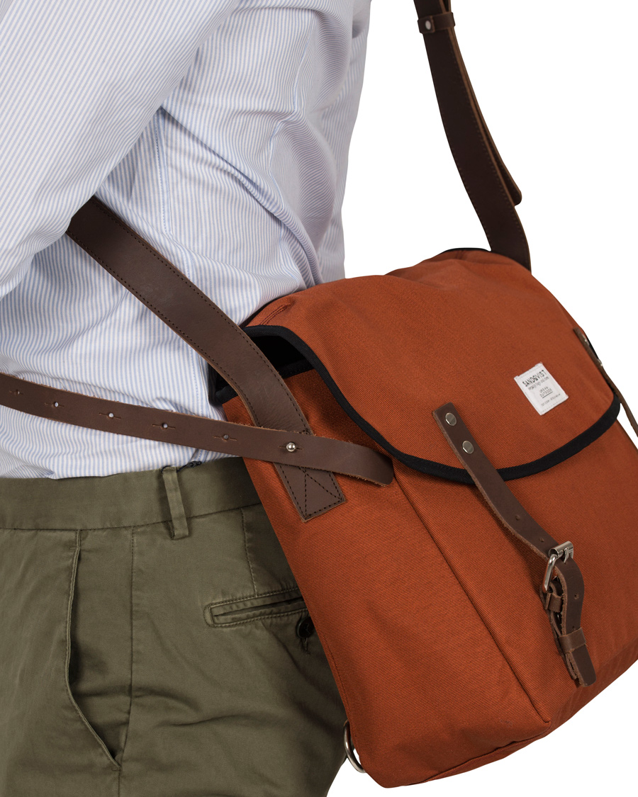 Sandqvist Erik Messenger Bag Cordura Red Herr Care of Carl