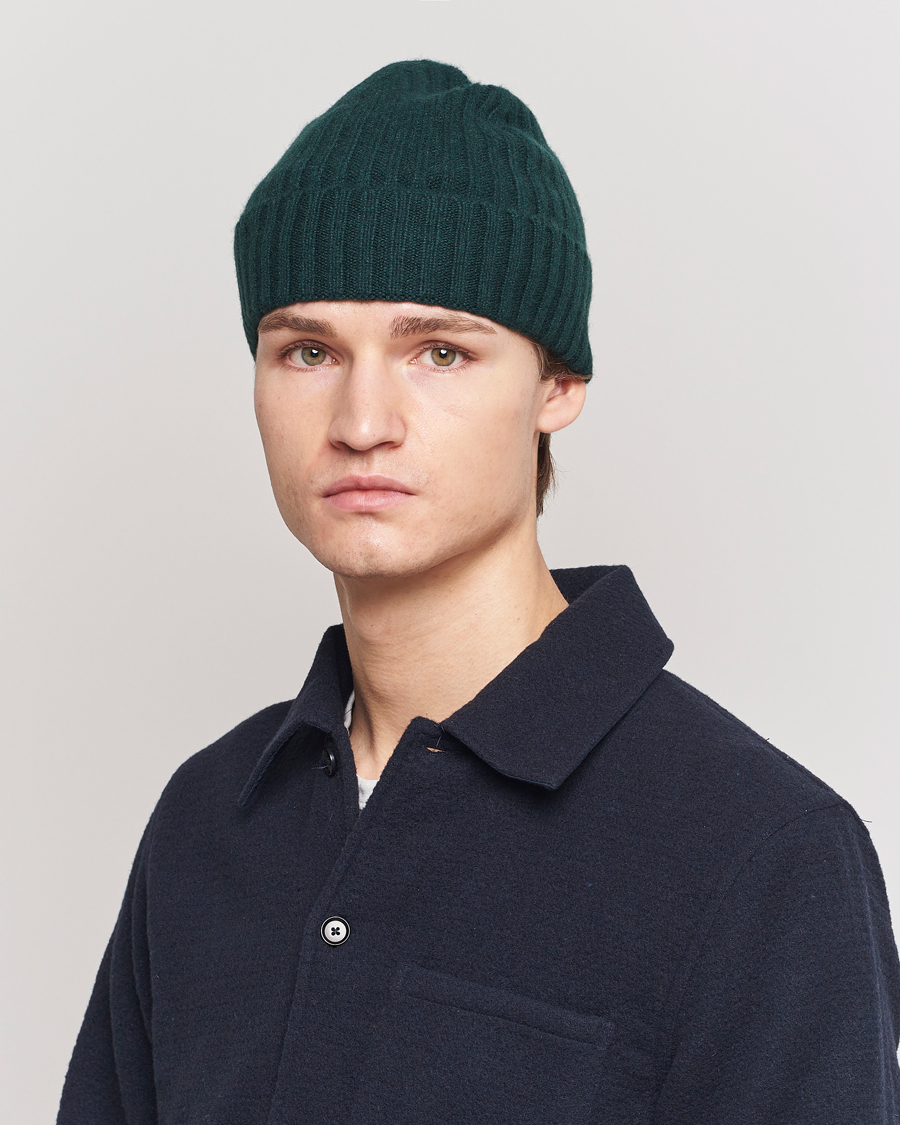 Herr |  | Amanda Christensen | Rib Knitted Cashmere Cap Bottle Green