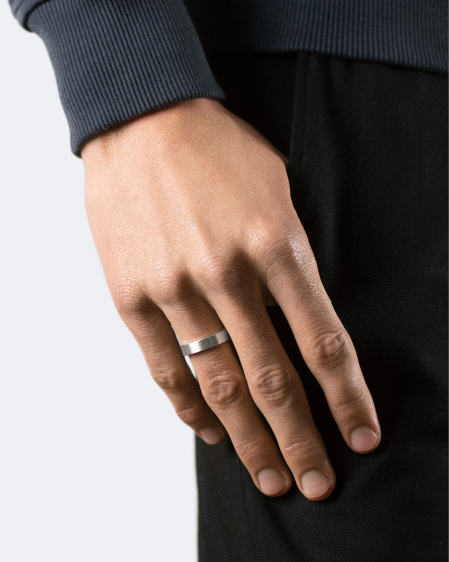 Herr | Accessoarer | LE GRAMME | Ribbon Brushed Ring Sterling Silver 7g