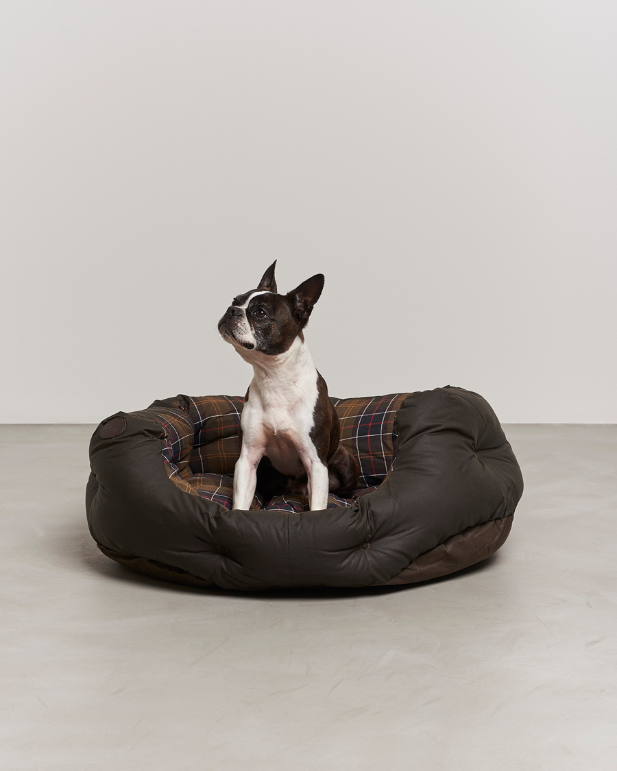 Herr | Avdelningar | Barbour Lifestyle | Wax Cotton Dog Bed 30' Olive
