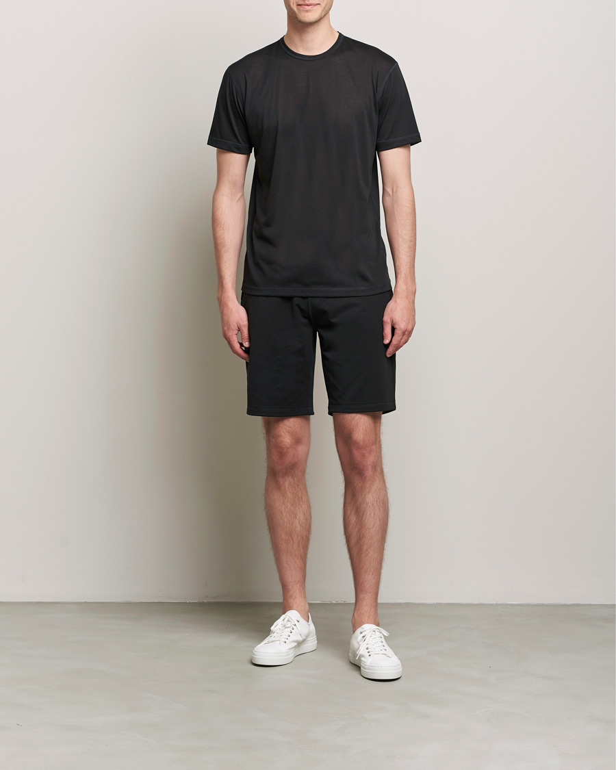 black t shirt and black shorts