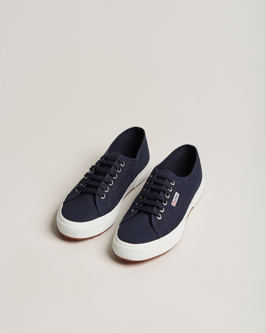 Superga hot sale svart velour