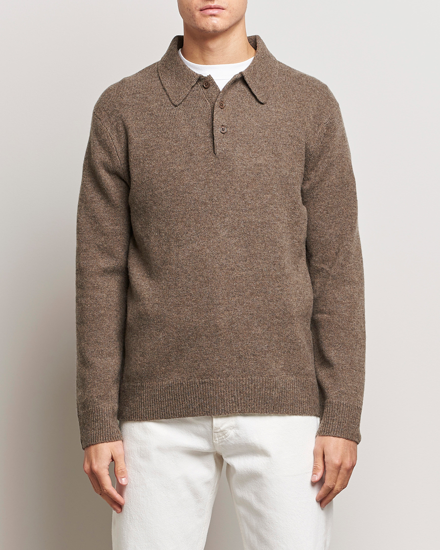 Herr |  | A Day\'s March | Avoch Lambswool Polo Dark Taupe