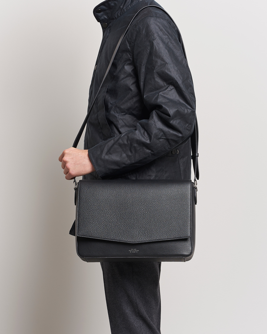 Herr | Portfolios | Smythson | Ludlow Messenger Bag Black