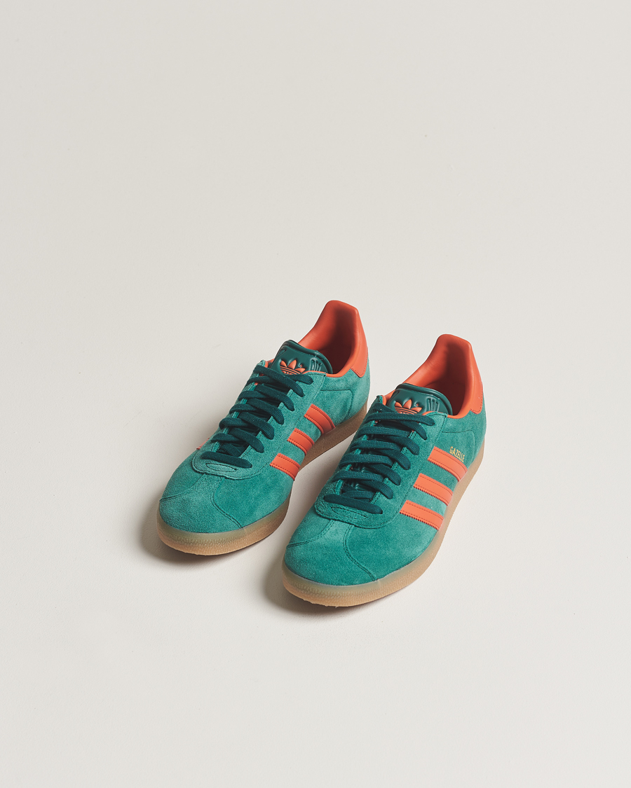 Herr | Skor | adidas Originals | Gazelle Sneaker Green/Red
