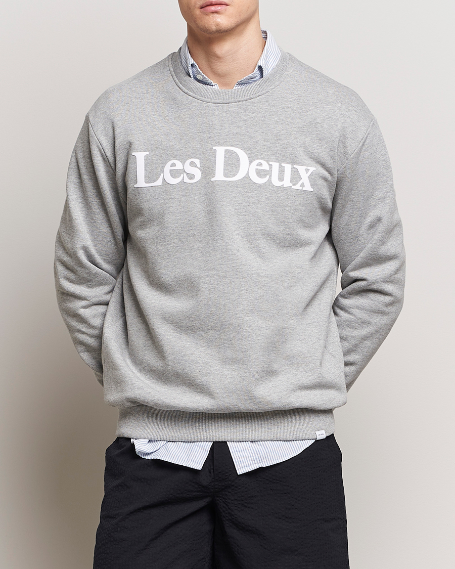 Herr | Tröjor | LES DEUX | Charles Logo Sweatshirt Light Grey Melange