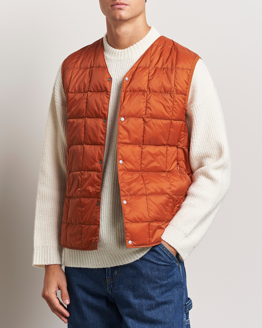 Herr | Västar | TAION | V-Neck Lightweight Down Vest Brick Orange