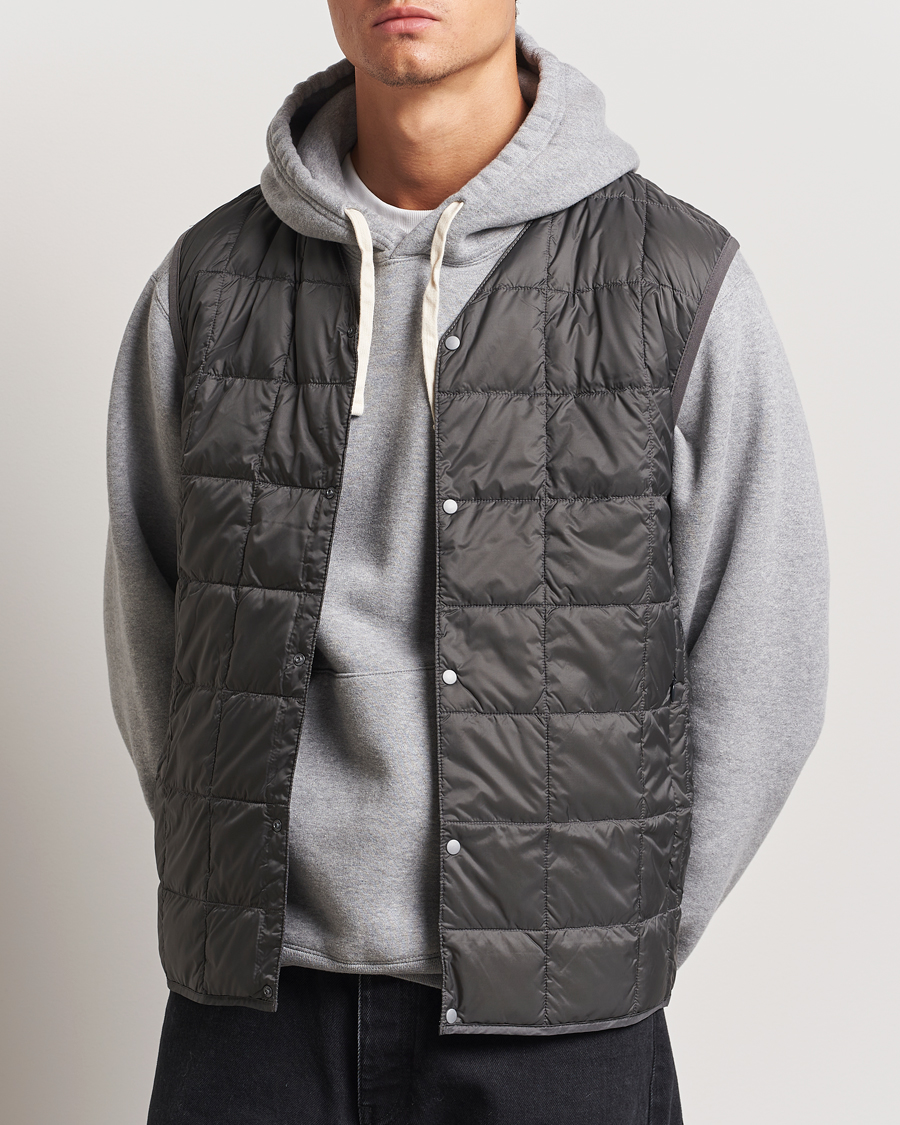 Herr | Höstjackor | TAION | V-Neck Lightweight Down Vest Dark Grey