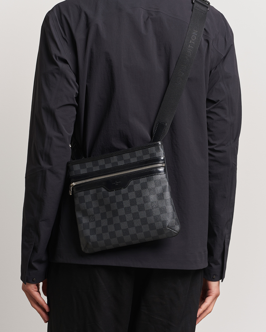 Herr | Louis Vuitton Pre-Owned | Louis Vuitton Pre-Owned | Thomas Messenger Bag Damier Graphite 