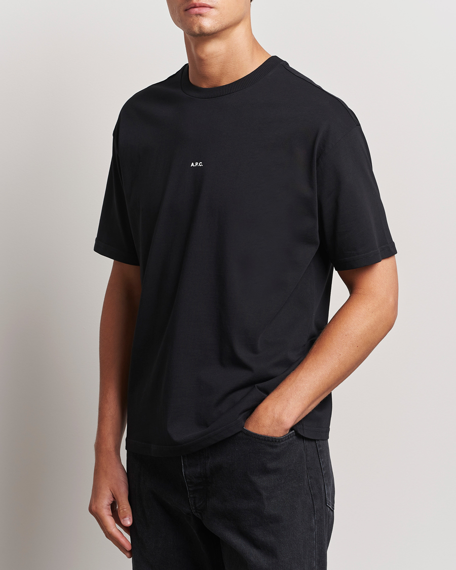 Herr | Kortärmade t-shirts | A.P.C. | Boxy Micro Center Logo T-Shirt Black