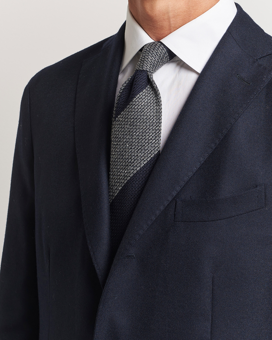 Herr |  | Amanda Christensen | Silk/Wool Striped 8cm Tie Navy/Grey