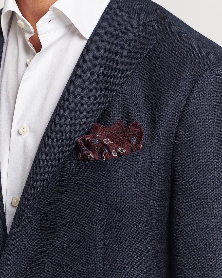 Herr |  | Amanda Christensen | Wool Flannel Printed Flower Pocket Square Wine