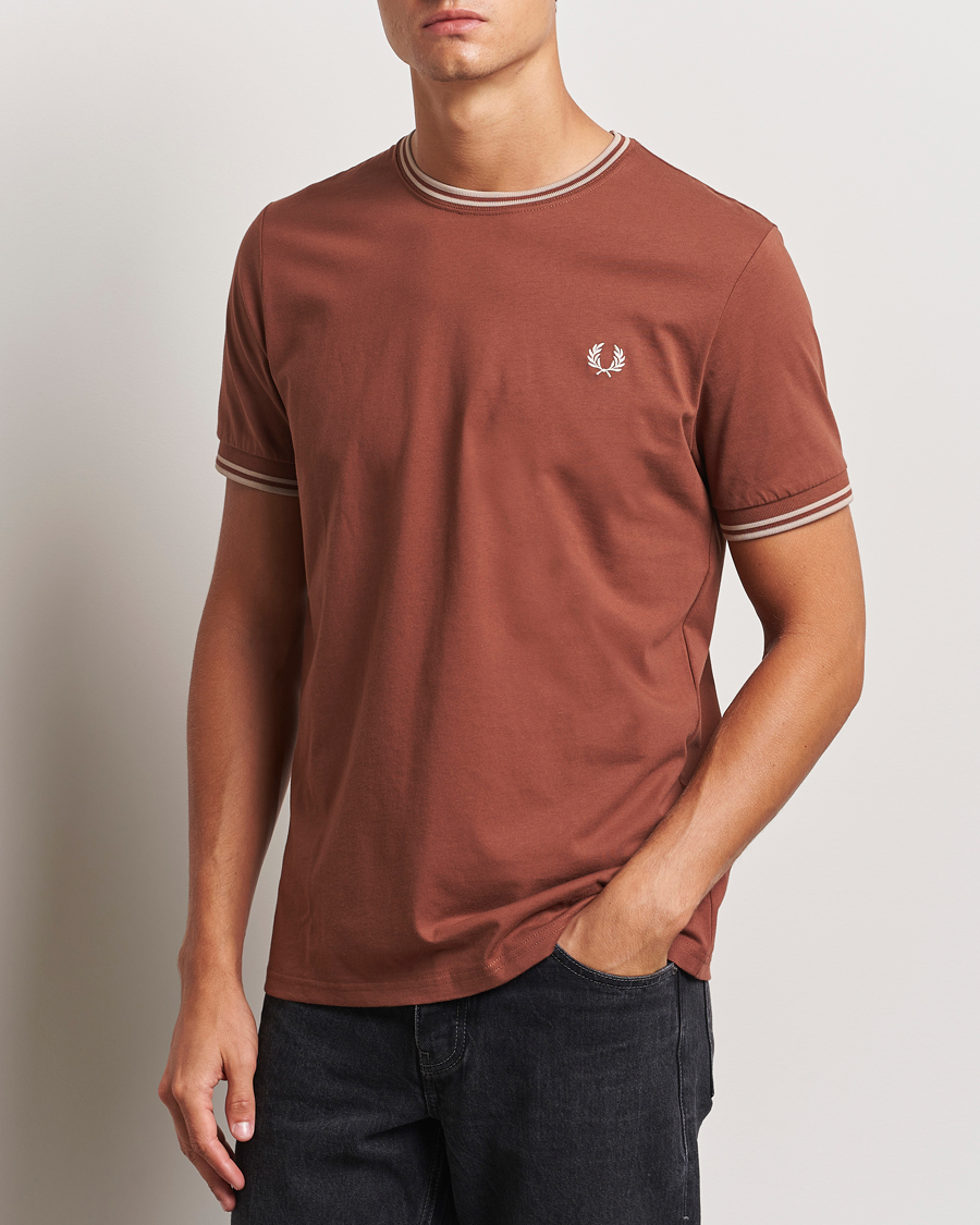 Herr |  | Fred Perry | Twin Tipped T-Shirt Whiskey Brown