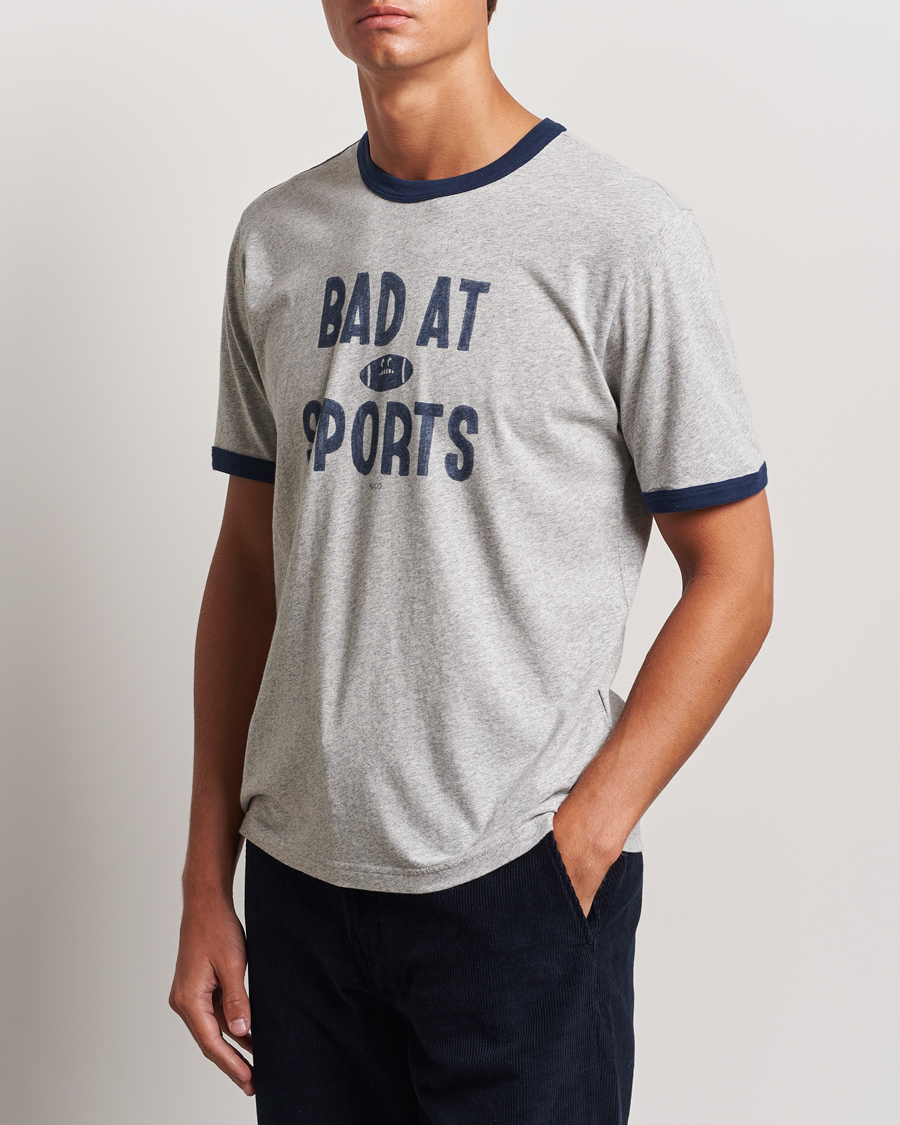Herr | Nudie Jeans | Nudie Jeans | Ricky Bad At Sport T-Shirt Grey Melange