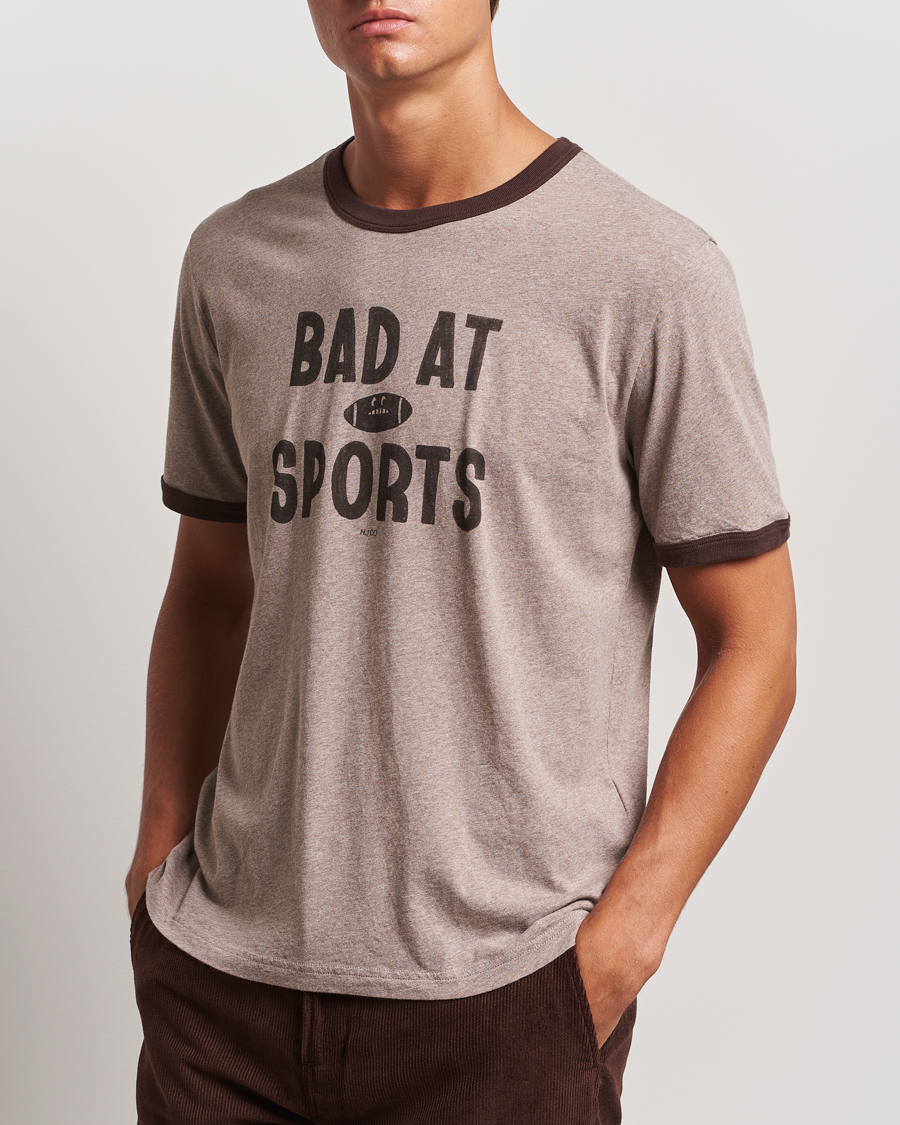 Herr | Nudie Jeans | Nudie Jeans | Ricky Bad At Sport T-Shirt Beige Melange