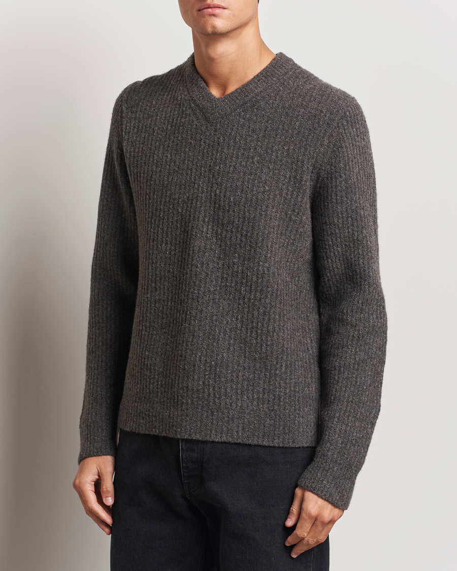 Herr |  | Samsøe Samsøe | Koji Rib Knitted V-Neck Volcanic Ash