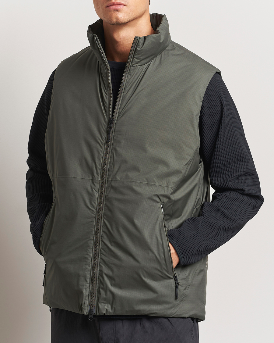 Herr | Active | Goldwin | GORE-TEX Windstopper Puffy Vest Dark Olive