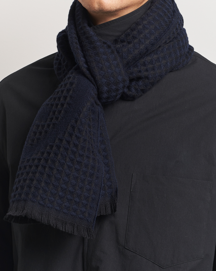 Herr |  | Giorgio Armani | Wool Waffle Knit Scarf Navy