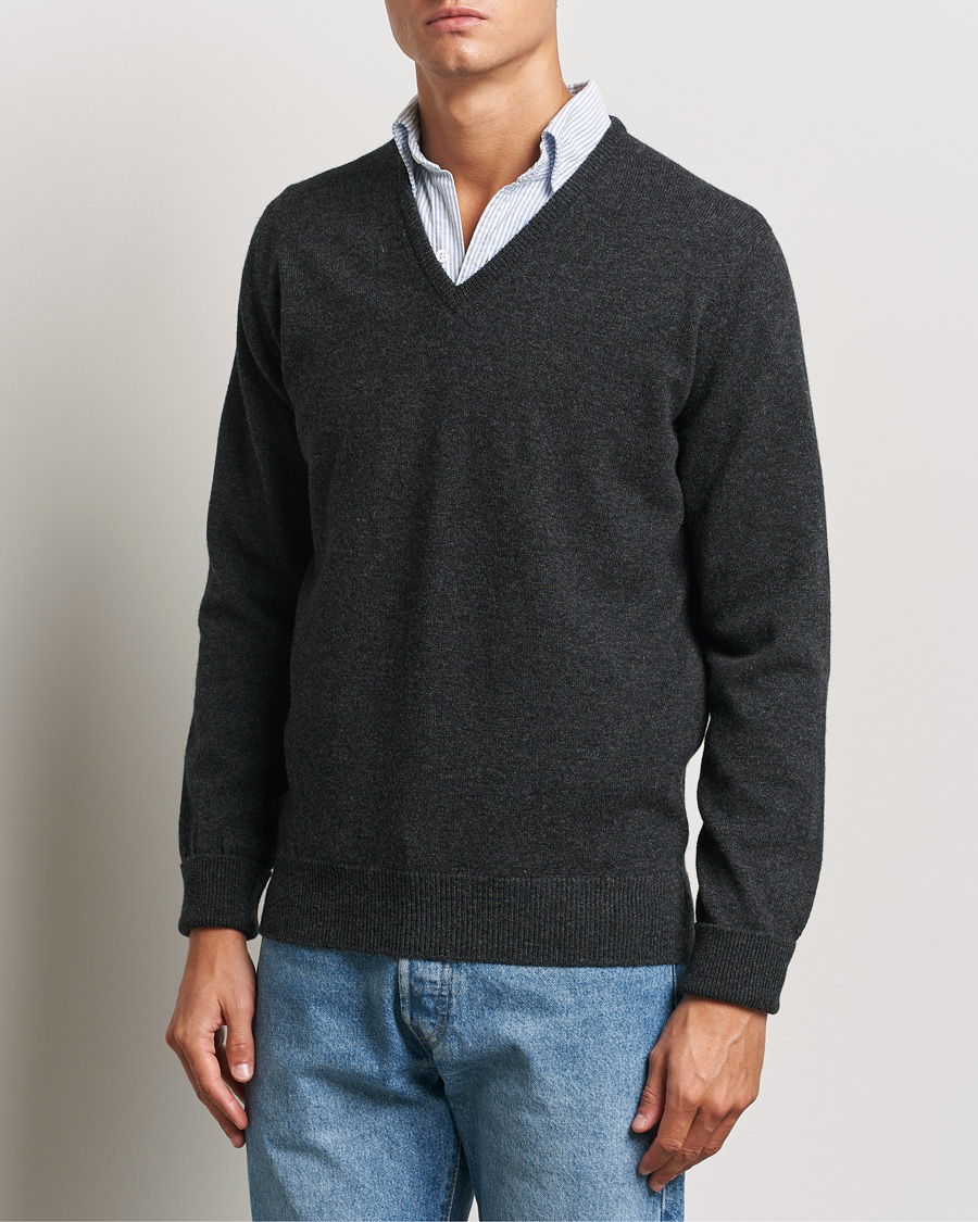 Herr | William Lockie | William Lockie | Rob Lambswool V-Neck Charcoal