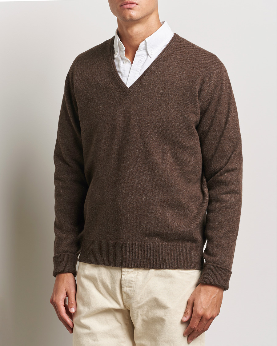 Herr | Pullover V-ringade | William Lockie | Rob Lambswool V-Neck Mocha