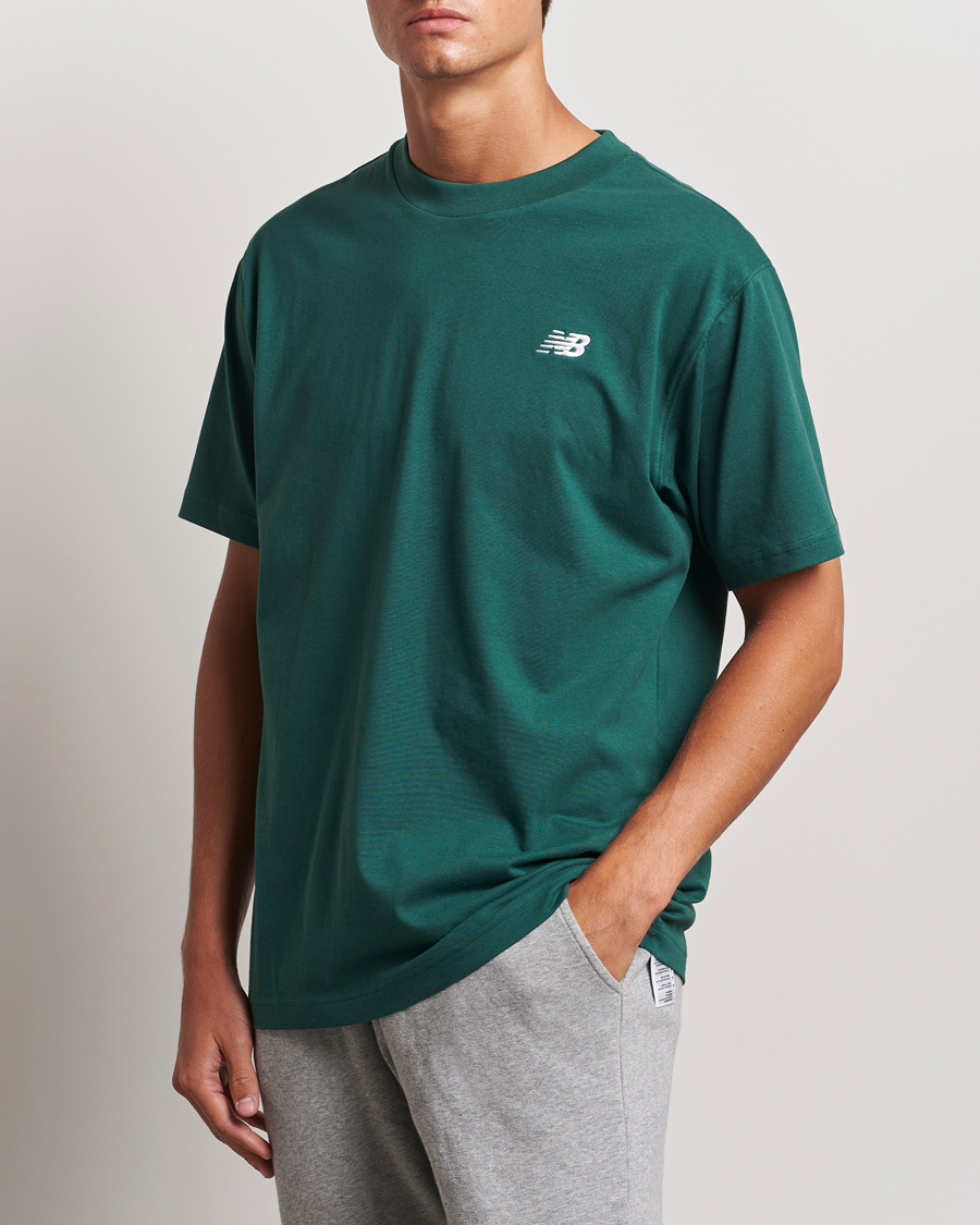 Herr |  | New Balance | Essentials T-Shirt Nightwatch Green