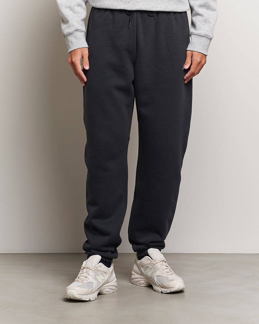 Herr |  | New Balance | Essentials Fleece Sweatpants Black