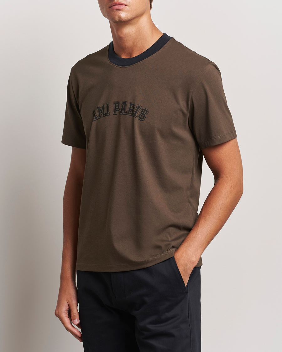 Herr |  | AMI | Paris Logo T-Shirt Dark Coffee