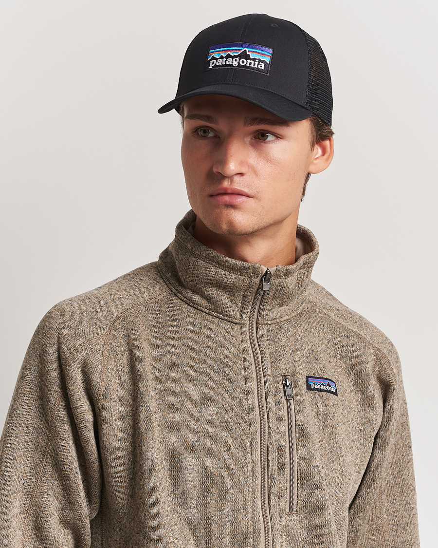 Herr |  | Patagonia | P-6 Logo LoPro Trucker Hat Black