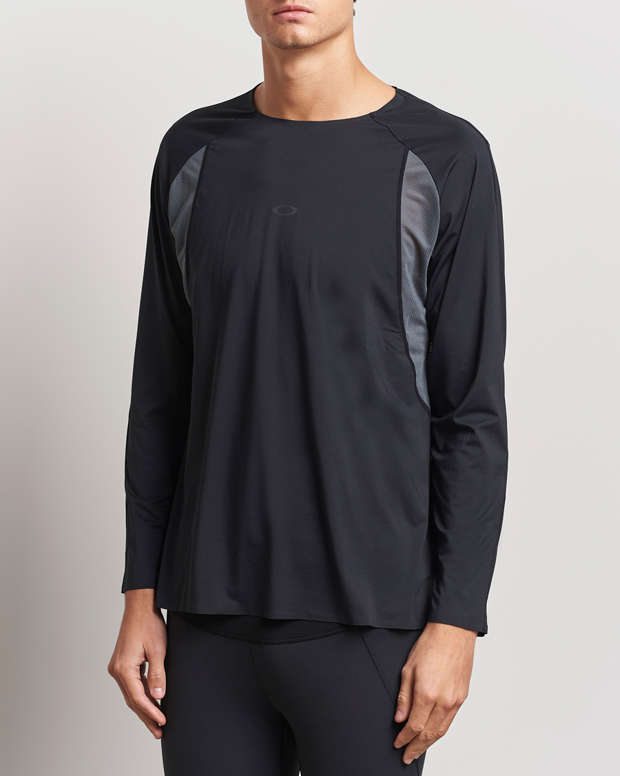 Herr |  | Oakley | Pursuit Pro Long Sleeve T-Shirt Blackout