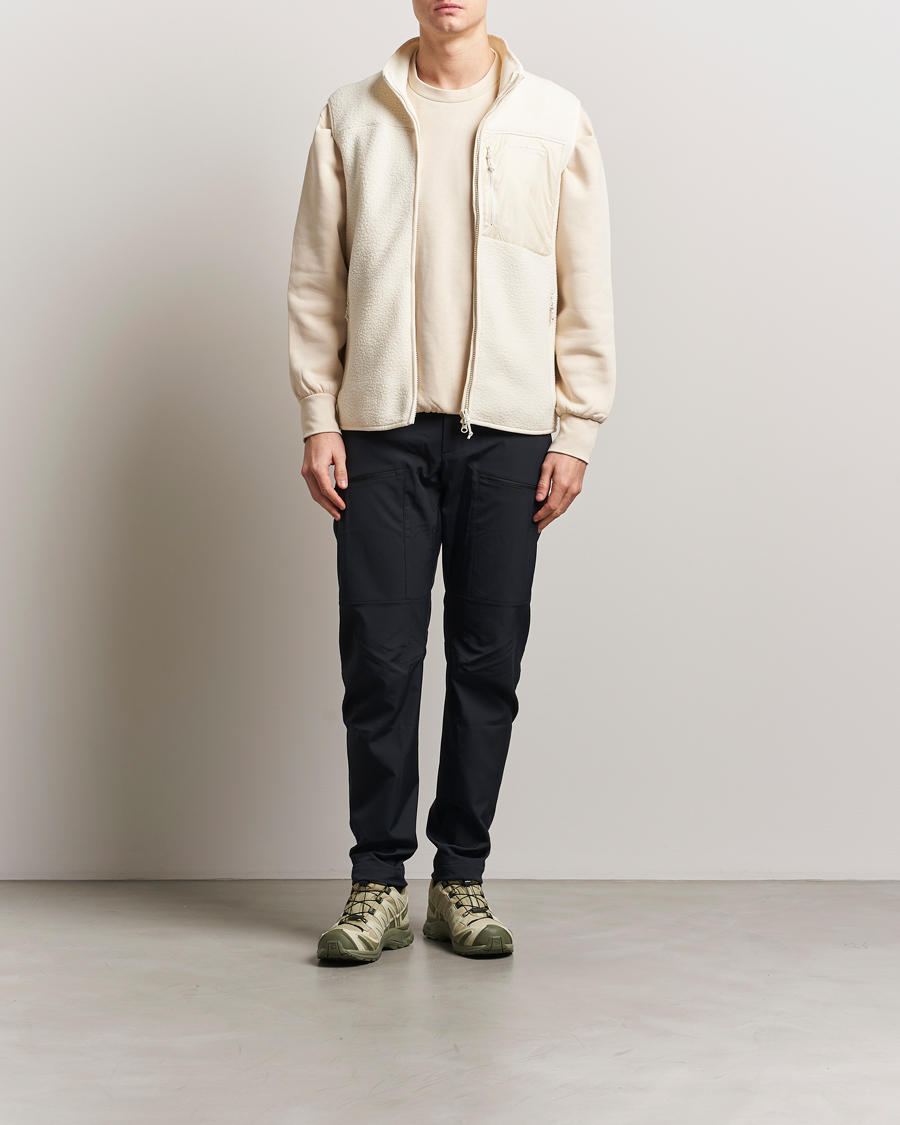 Herr | Västar | Peak Performance | Pile Vest Vintage White