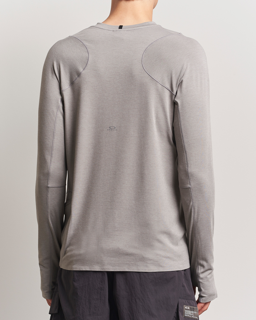 Herr | T-Shirts | Oakley | Latitude Flight Shell T-Shirt Cement