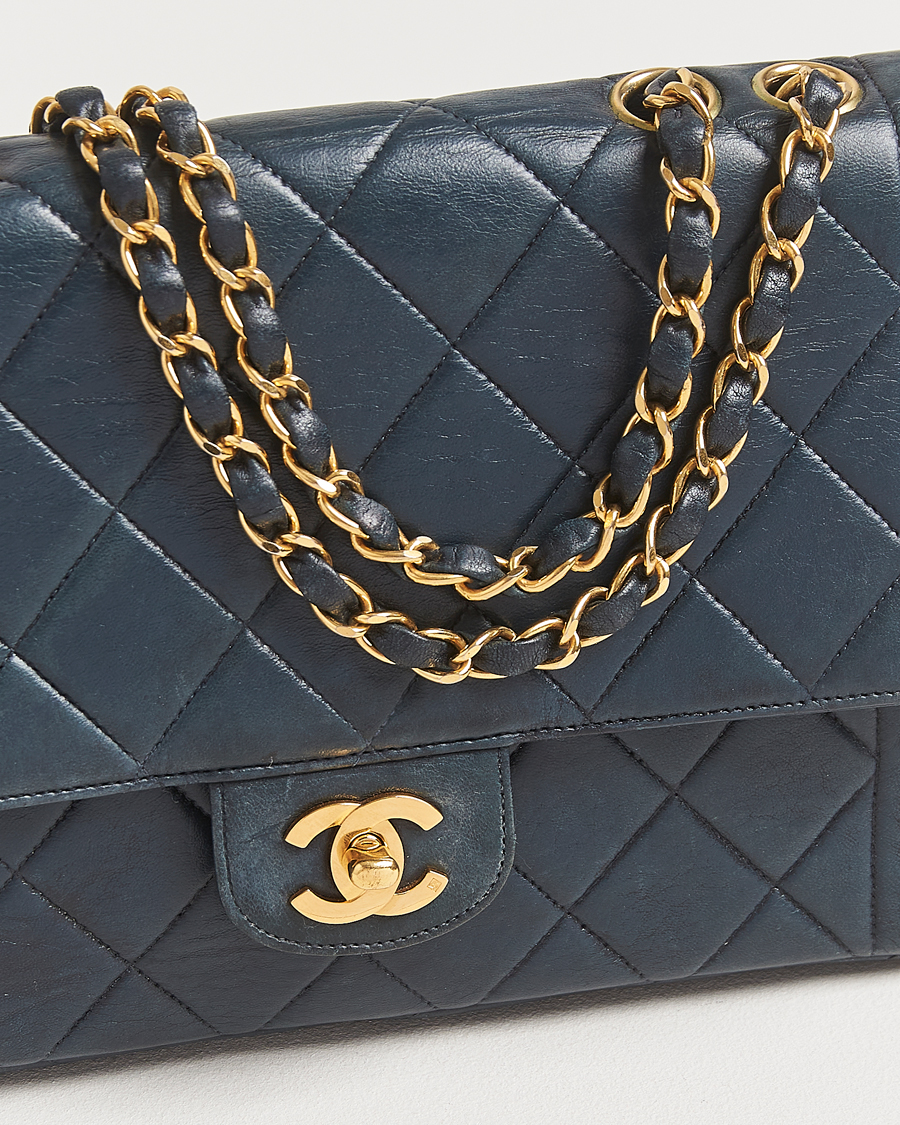 Herr | Pre-Owned & Vintage Bags | Chanel Pre-Owned | Classic Medium Single Flap Bag Lambskin Navy